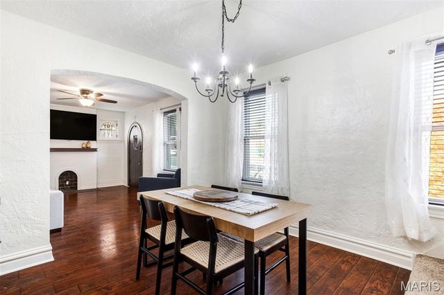 3892 Kingsland Court, St Louis, MO 63116