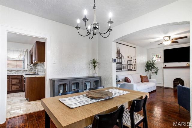 3892 Kingsland Court, St Louis, MO 63116