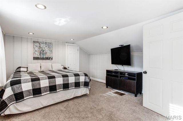 3892 Kingsland Court, St Louis, MO 63116