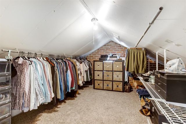 3892 Kingsland Court, St Louis, MO 63116