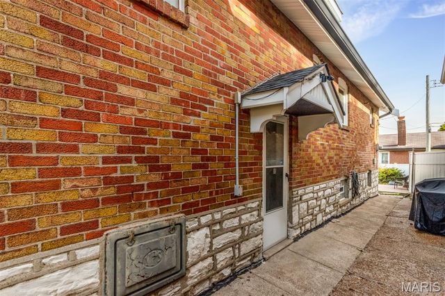 3892 Kingsland Court, St Louis, MO 63116