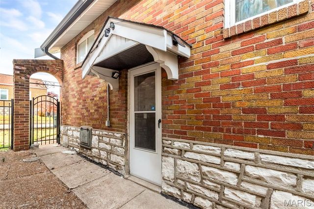 3892 Kingsland Court, St Louis, MO 63116