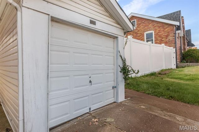 3892 Kingsland Court, St Louis, MO 63116