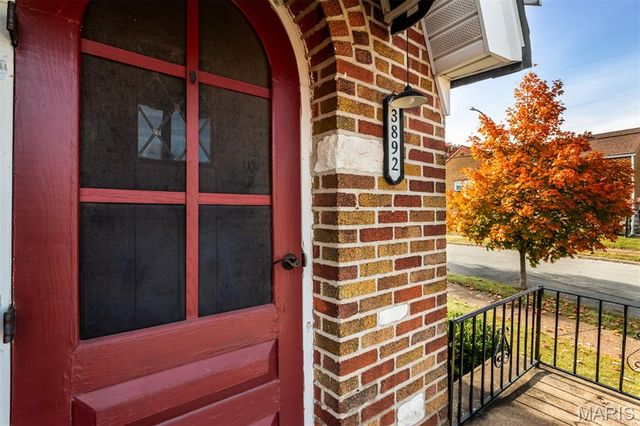 3892 Kingsland Court, St Louis, MO 63116