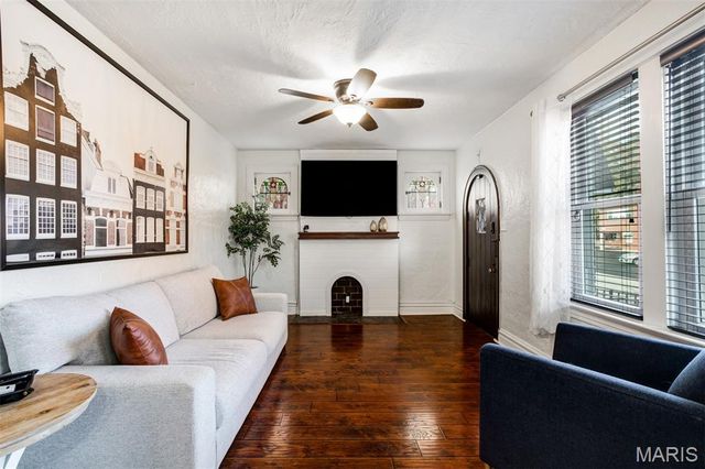 3892 Kingsland Court, St Louis, MO 63116