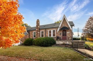 3892 Kingsland Court, St Louis, MO 63116