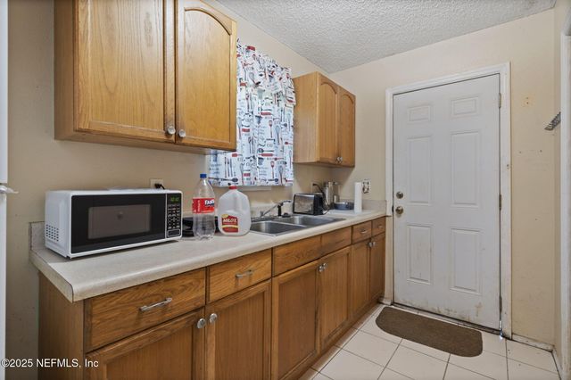 4525 KENNDLE Circle, Jacksonville, FL 32208