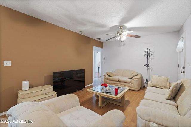 4525 KENNDLE Circle, Jacksonville, FL 32208