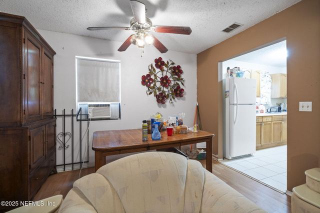 4525 KENNDLE Circle, Jacksonville, FL 32208
