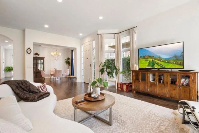 9749 Keeneland Row, La Jolla, CA 92037