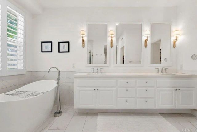 9749 Keeneland Row, La Jolla, CA 92037