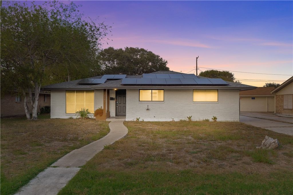 113 Rice Dr, Portland, TX 78374