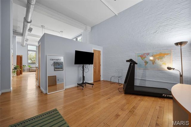 4242 Laclede Avenue 106, St Louis, MO 63108