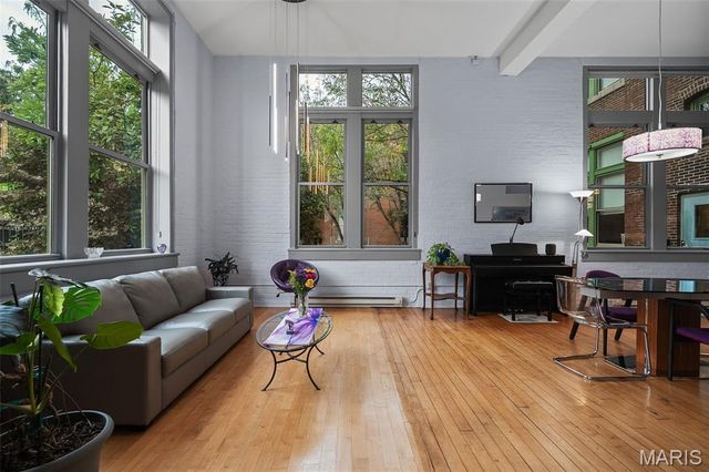 4242 Laclede Avenue 106, St Louis, MO 63108