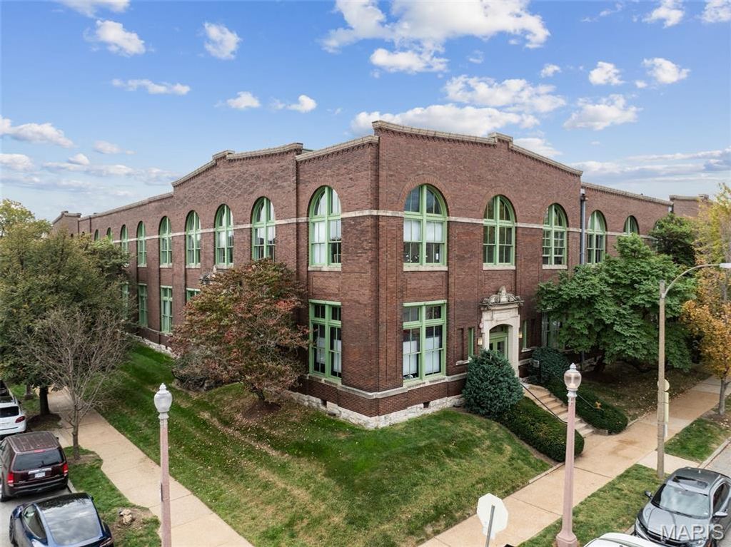 4242 Laclede Avenue 106, St Louis, MO 63108