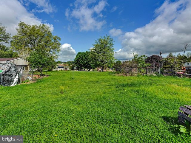 350 WEST AVE, Red Lion, PA 17356