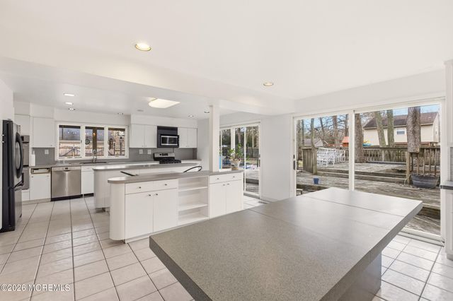 31 Chelsea Road, Jackson, NJ 08527