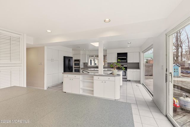 31 Chelsea Road, Jackson, NJ 08527