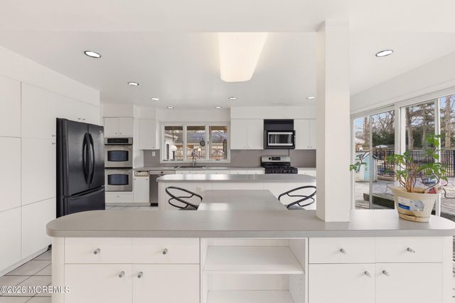 31 Chelsea Road, Jackson, NJ 08527