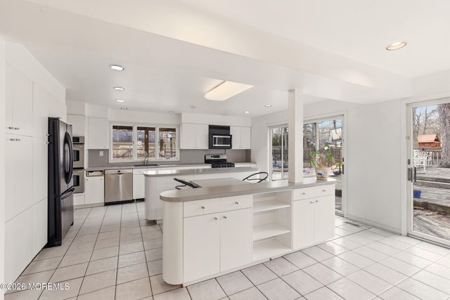 31 Chelsea Road, Jackson, NJ 08527