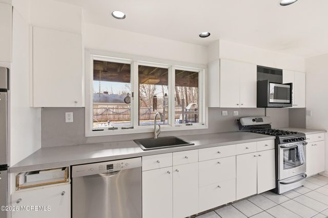 31 Chelsea Road, Jackson, NJ 08527