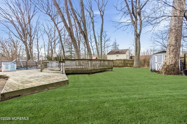 31 Chelsea Road, Jackson, NJ 08527