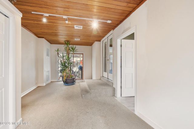 31 Chelsea Road, Jackson, NJ 08527