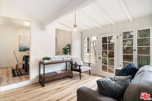 15944 Hart Street, Van Nuys (los Angeles), CA 91406