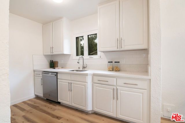 15944 Hart Street, Van Nuys (los Angeles), CA 91406