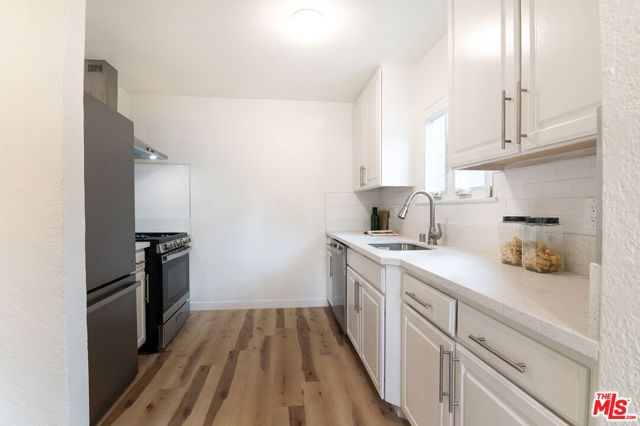 15944 Hart Street, Van Nuys (los Angeles), CA 91406