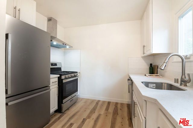 15944 Hart Street, Van Nuys (los Angeles), CA 91406