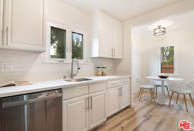 15944 Hart Street, Van Nuys (los Angeles), CA 91406