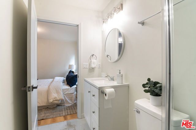 15944 Hart Street, Van Nuys (los Angeles), CA 91406