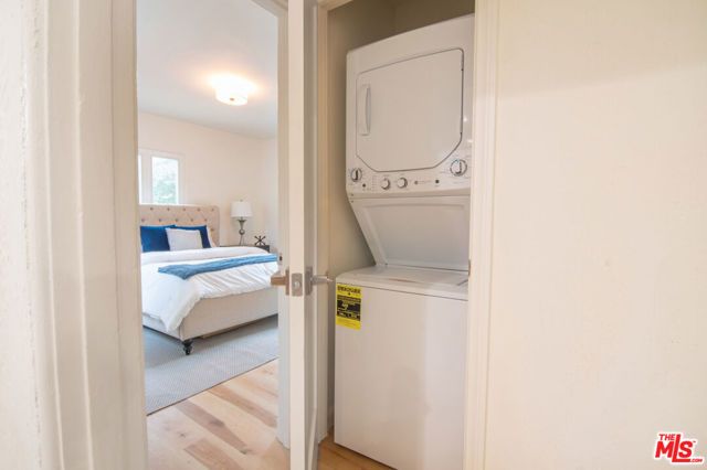 15944 Hart Street, Van Nuys (los Angeles), CA 91406