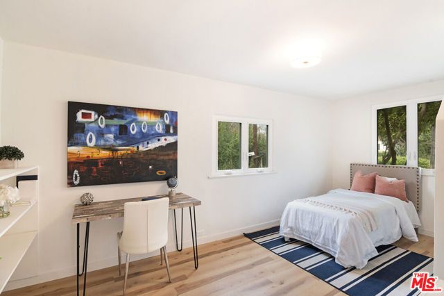 15944 Hart Street, Van Nuys (los Angeles), CA 91406