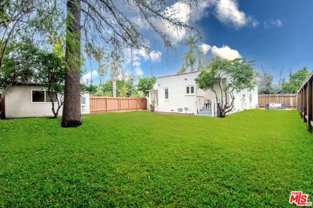 15944 Hart Street, Van Nuys (los Angeles), CA 91406