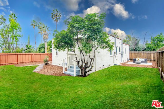 15944 Hart Street, Van Nuys (los Angeles), CA 91406