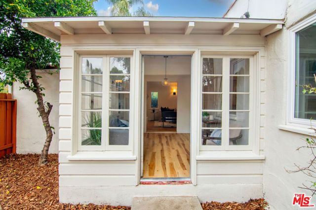 15944 Hart Street, Van Nuys (los Angeles), CA 91406