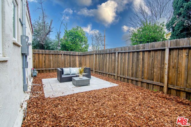 15944 Hart Street, Van Nuys (los Angeles), CA 91406