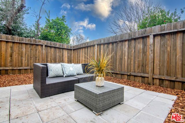 15944 Hart Street, Van Nuys (los Angeles), CA 91406