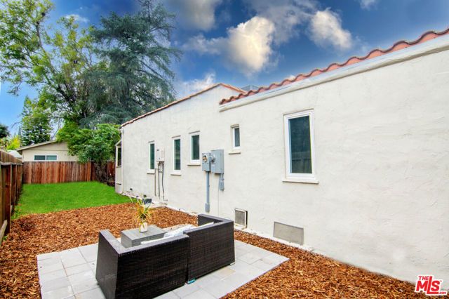 15944 Hart Street, Van Nuys (los Angeles), CA 91406