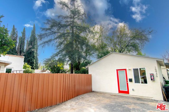 15944 Hart Street, Van Nuys (los Angeles), CA 91406