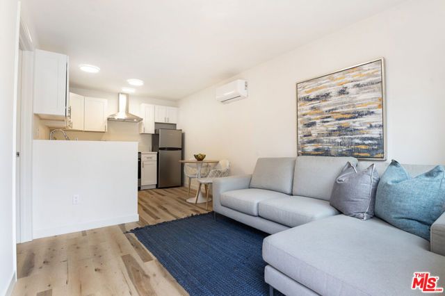 15944 Hart Street, Van Nuys (los Angeles), CA 91406