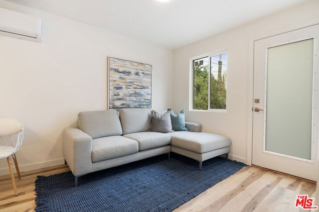 15944 Hart Street, Van Nuys (los Angeles), CA 91406