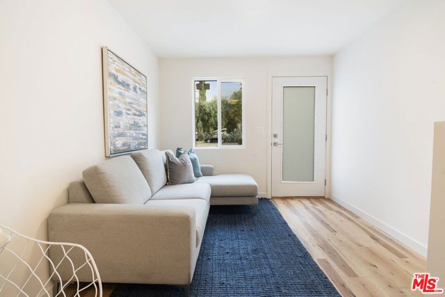 15944 Hart Street, Van Nuys (los Angeles), CA 91406