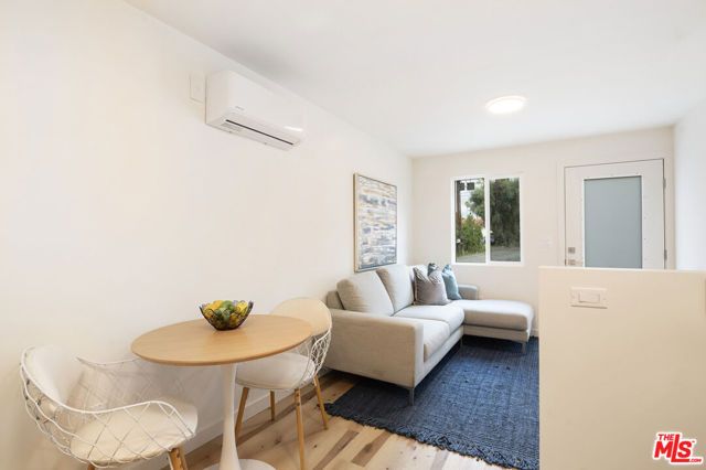 15944 Hart Street, Van Nuys (los Angeles), CA 91406