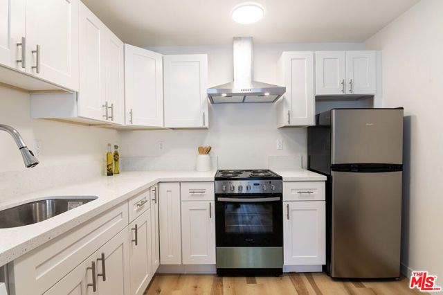 15944 Hart Street, Van Nuys (los Angeles), CA 91406