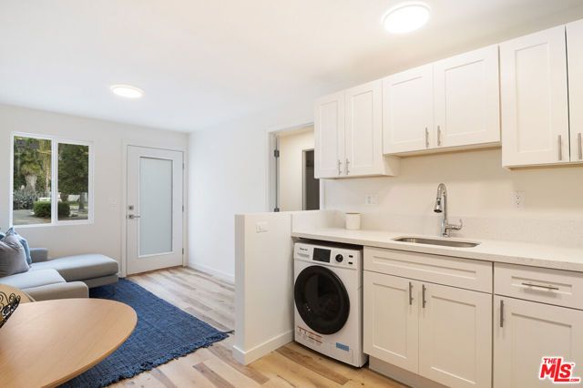 15944 Hart Street, Van Nuys (los Angeles), CA 91406