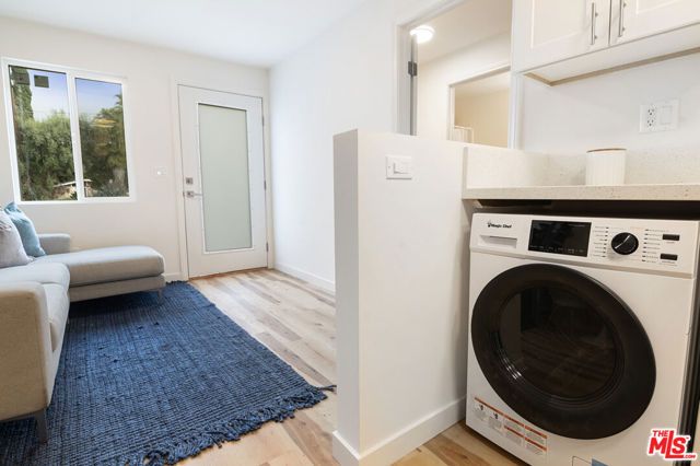 15944 Hart Street, Van Nuys (los Angeles), CA 91406