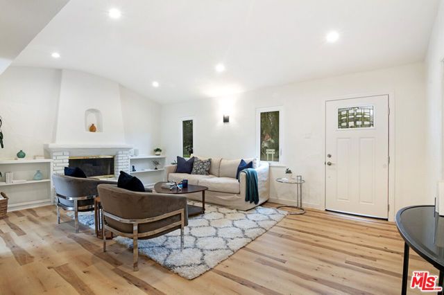 15944 Hart Street, Van Nuys (los Angeles), CA 91406